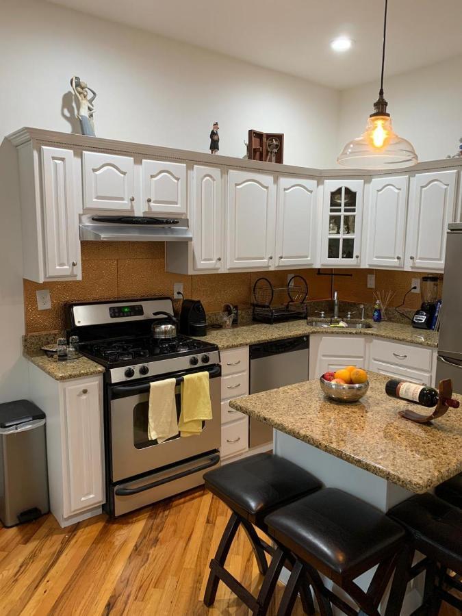 Appartamento Historic 1869 Brownstone 15 Min To Nyc Downtown Jersey City Esterno foto