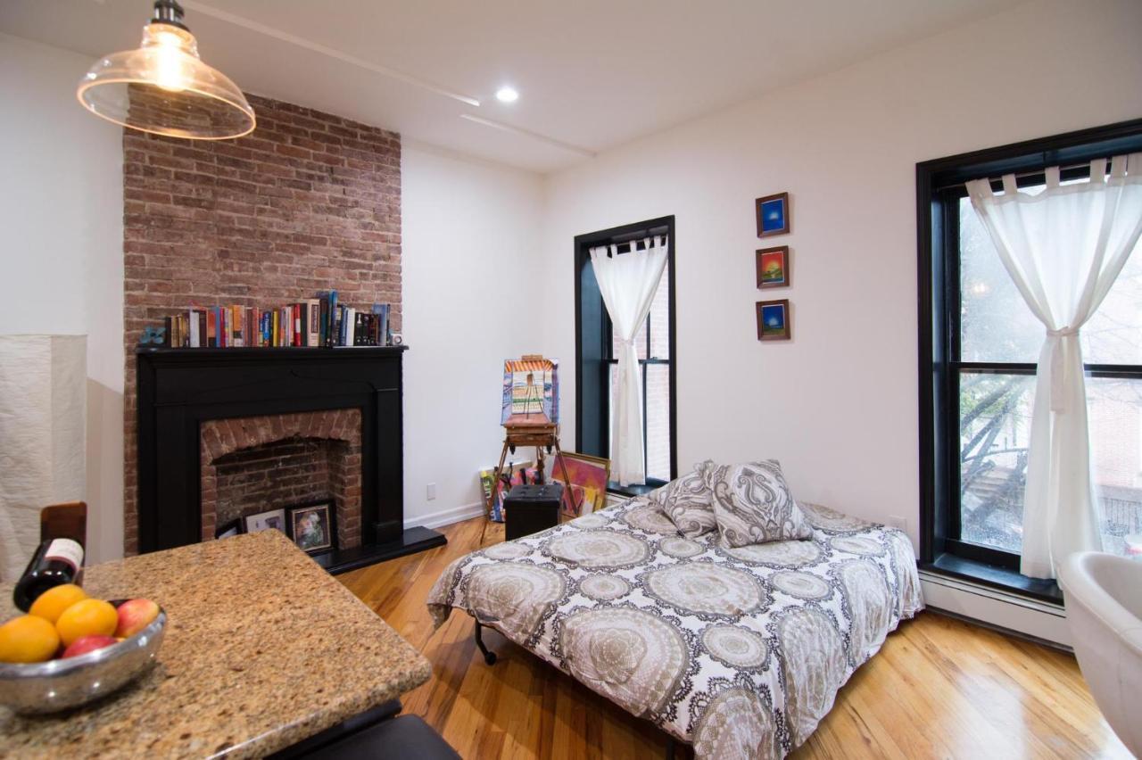 Appartamento Historic 1869 Brownstone 15 Min To Nyc Downtown Jersey City Esterno foto