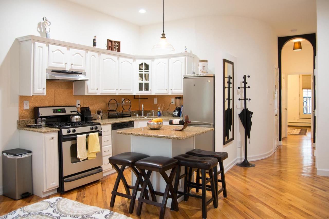 Appartamento Historic 1869 Brownstone 15 Min To Nyc Downtown Jersey City Esterno foto